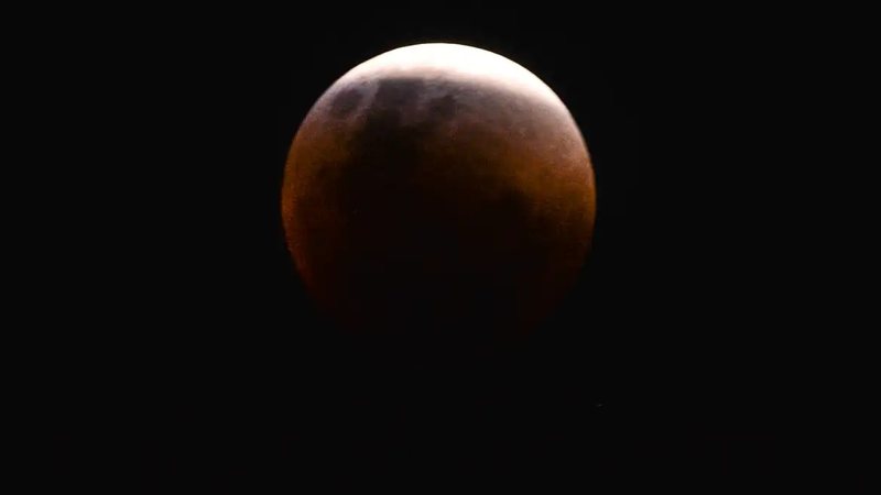 Eclipse da “Lua de Sangue” de agosto: veja as previsões para cada signo