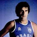 Imagem Pioneiro entre brasileiros na NBA morre uma dia antes de fazer aniversário
