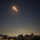 Mísseis iranianos foram vistos cruzando a Faixa de Gaza em direção a Israel - Thenews2 / Folhapress