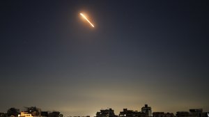 Mísseis iranianos foram vistos cruzando a Faixa de Gaza em direção a Israel - Thenews2 / Folhapress