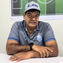 Moacir Júnior cita multa simbólica e confirma permanência no CSA: "A palavra já estava dada aqui" - Reprodução / CSA TV