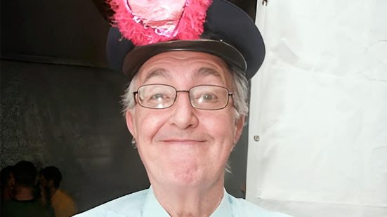 Imagem Morre Roberto Marquis, o Guarda Juju de 'A Praça É Nossa', aos 83 anos