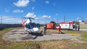 Mulher é resgatada de helicóptero após afogamento em piscina, em Marechal Deodoro - Ascom DEA