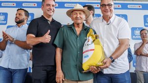 Paulo Dantas entrega sementes e pavimentação urbana em Dois Riachos - Thiago Sampaio / Agência Alagoas