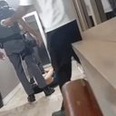 PM afasta policial que chutou cabeça de mulher caída no chão - Reprodução