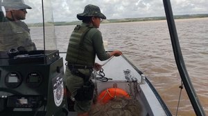 Imagem PM apreende quase um quilômetro de redes de pesca irregular na Lagoa Mundaú