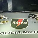 Polícia Militar prende casal com armas de fogo após abordagem no Tabuleiro - Ascom PMAL