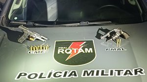 Polícia Militar prende casal com armas de fogo após abordagem no Tabuleiro - Ascom PMAL