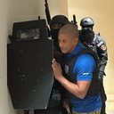 Policiais do Bope prenderam um homem que mantinha uma mulher e uma criança de um ano reféns após negociar a rendição dele, na Barra da Tijuca - Divulgação / PMRJ