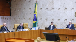 Na sessão de hoje, será iniciada a votação que vai decidir se as decisões individuais dos ministros Flávio Dino e Gilmar Mendes, que suspenderam os pagamentos, serão mantidas pelo plenário. - Foto: Antônio Augusto/STF
