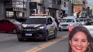 Imagem Mulher arrastada por correnteza na AL-225 é sepultada; marido segue desaparecido