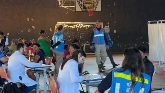 Atendimento em quadra de escola em Dourados (MS) diante do surto de chikungunya - Divulgação