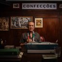 Udo Kier em "O Agente Secreto" - NEON