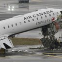 Voo da Air Canada colidiu com um veículo no aeroporto de LaGuarda - Thenews2 / Folhapress