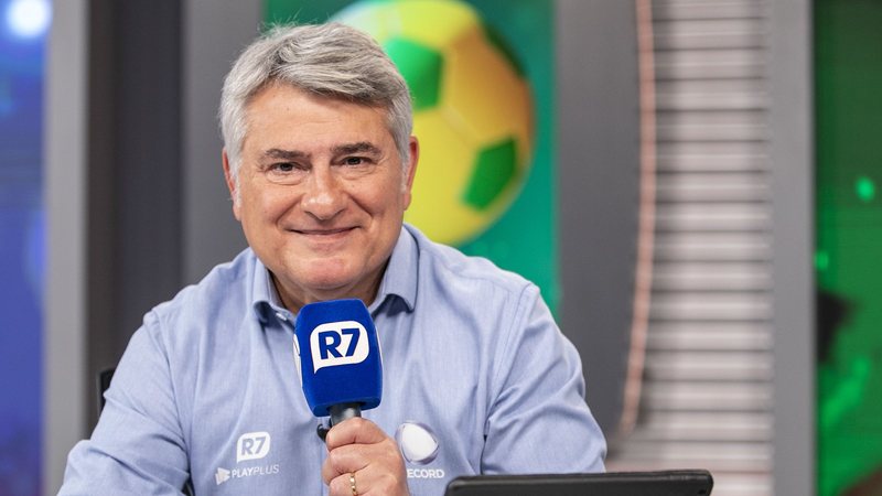 A transmissão terá narração de Cleber Machado, comentários de Maurício Noriega, Dodô e Sálvio SpinolaEdu Moraes / Record