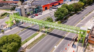 Instalação da passarela do Canaã visa garantir mobilidade e segurança a pedestres - Felipe Sostenes / Secom Maceió