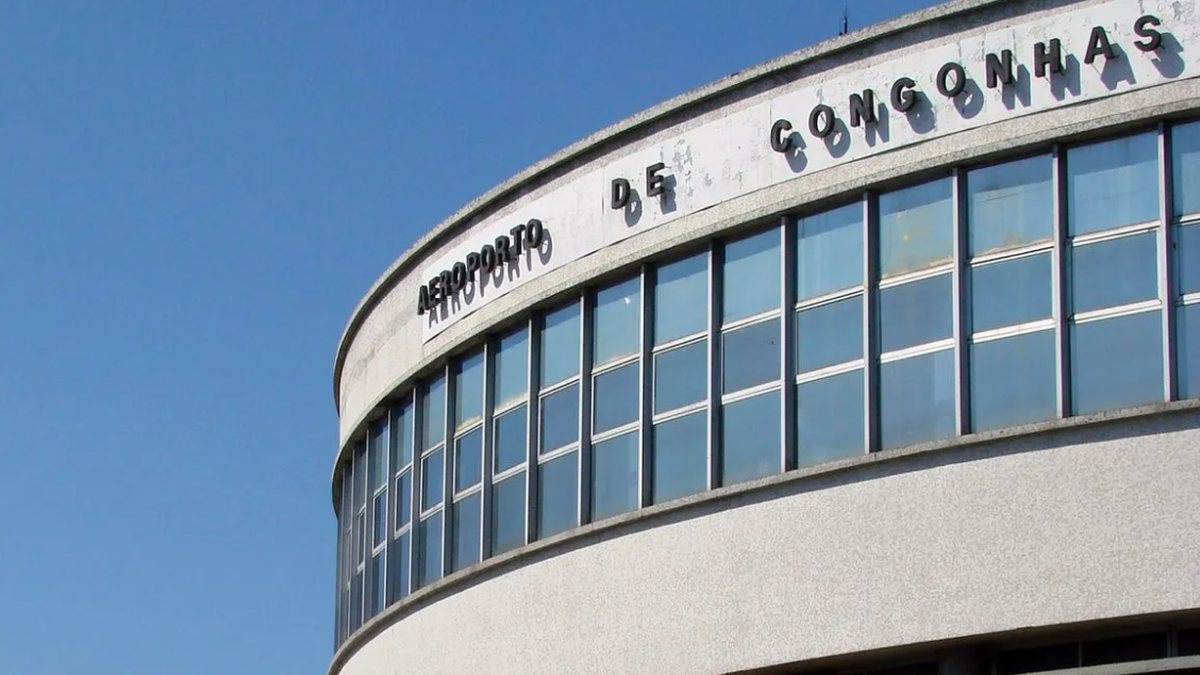 Fumaça em prédio da FAB provocou interrupção de tráfego aéreo em SP