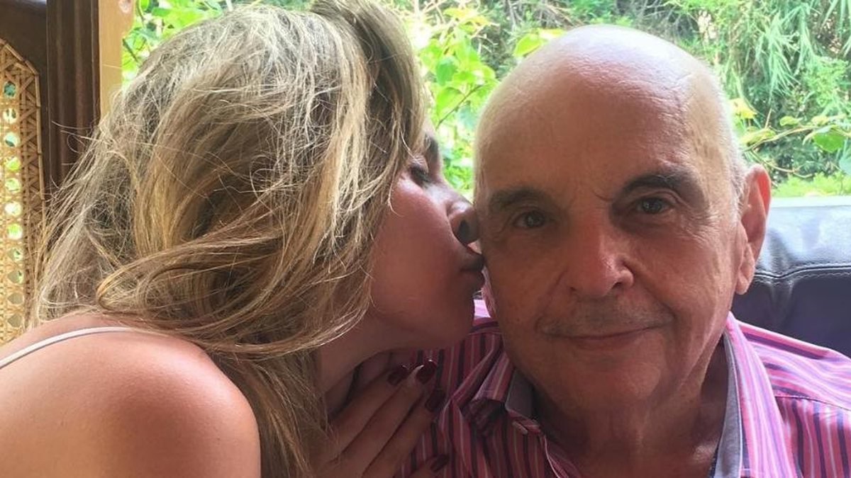 A última mensagem do pai, Gerardo Renault, para Ana Paula\u003B jornalista decidiu seguir em reality