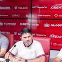 Ari Barros (executivo de futebol), Eduardo Barroca (técnico) e Mário Marroquim (presidente) em imagem de arquivo - Francisco Cedrim / CRB