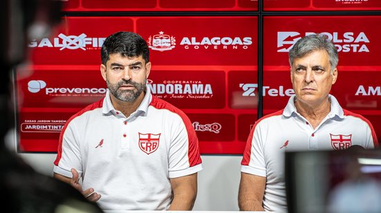 O executivo de futebol, Ari Barros, e o presidente Mário Marroquim na entrevista coletiva - Francisco Cedrim / CRB