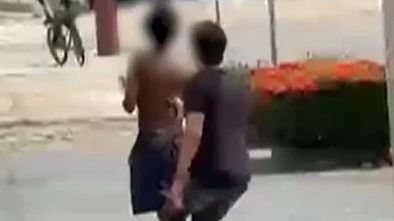 Estudantes de direito atacam homem em situação de rua com arma de choque - Reprodução / R7