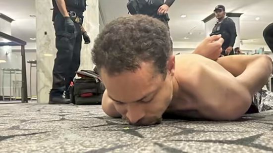 Cole Allen, suspeito de disparos em jantar de correspondentes da Casa Branca, é preso e está sob custódia. 25 de abril de 2026, Washington DC, Maryland, EUA - Thenews2 / Folhapress