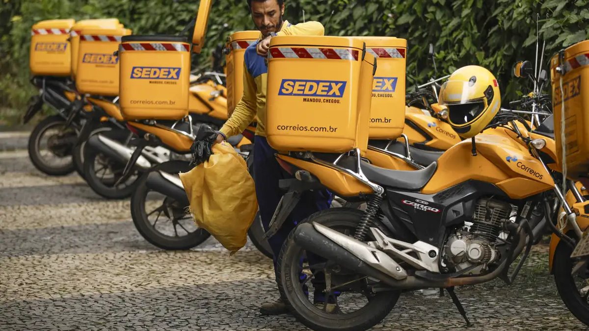 Após semana em greve, empregados dos Correios têm dissídio na segunda