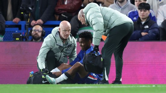 Estevão deixou o gramado com dores no sábado (18) - Fotoarena / Folhapress