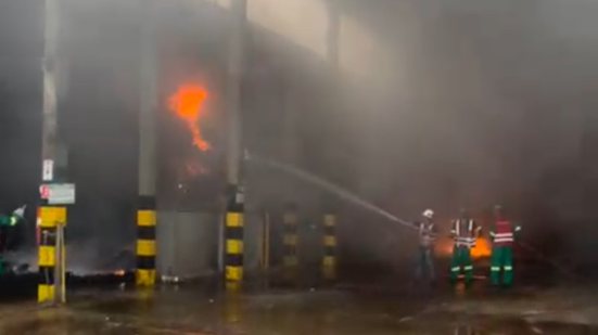 Incêndio atinge galpão e mobiliza Corpo de Bombeiros no Pilar - Cortesia ao TNH1