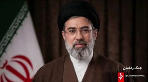 Foto de Mojtaba Khamenei exibida na TV estatal iraniana após o anúncio de sua nomeação - IRINN