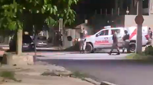 Imagem Vídeo: PM da reserva é preso após apontar arma e desacatar policiais em Delmiro Gouveia