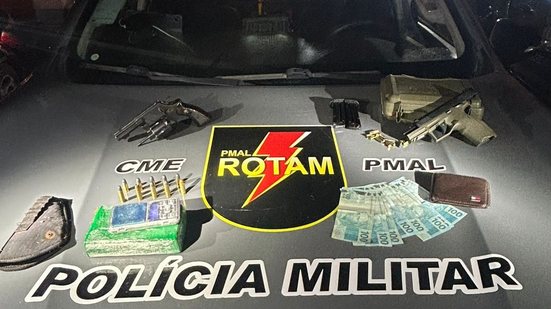 Homem é preso e polícia apreende duas armas de fogo e maconha no Jacintinho - Ascom PMAL