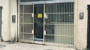 Imagem Dois falsos policiais são presos por tentar matar hóspede em pousada; vítima foi "jurada" por facção