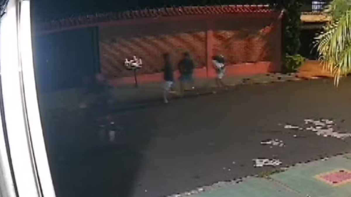 Caloura confunde assalto com trote no primeiro dia dela em república estudantil