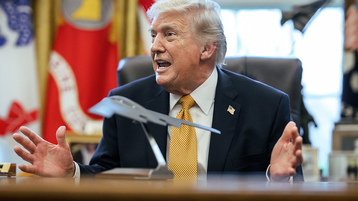 Câmara dos EUA aprova projeto que limitaria poderes de guerra de Trump