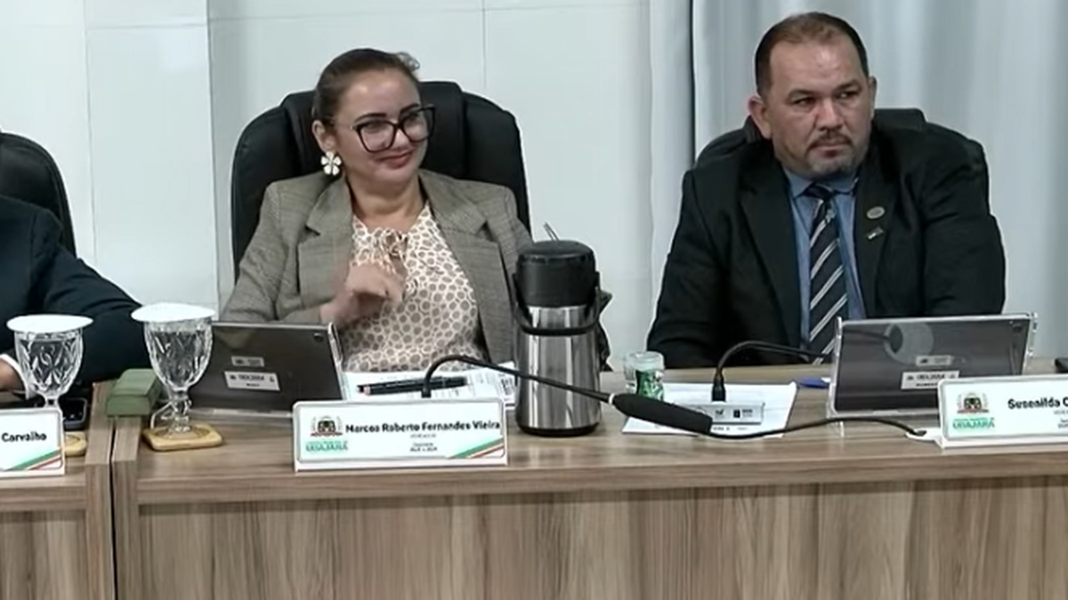 Vereadora faz gesto de cunho sexual durante sessão na Câmara\u003B assista