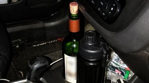 Vinho no carro, batida e acusação de injúria: motorista é preso por suspeita de embriaguez no Stella Maris - Divulgação / Ronda no Bairro
