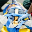 Vítima foi socorrida pelos próprios pais e encaminhada para atendimento médico - Foto: rawpixel.com/Chanikarn Thongsupa