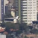 Vídeo mostra momento em que avião cai e bate em prédio em Belo Horizonte - Reprodução / TV Globo
