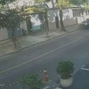 Câmera flagrou manobra irregular de carro de aplicativo - Reprodução / TV Globo