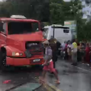 Veículo de transporte de passageiros saiu da pista e foi parar no acostamento da rodovia - Foto: Reprodução