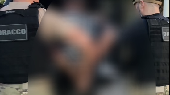 O suspeito que foi preso é considerado de alta periculosidade e já foi preso por ter praticado vários crimes, entre eles porte de arma de fogo, homicídio e violência doméstica. - Foto: Reprodução