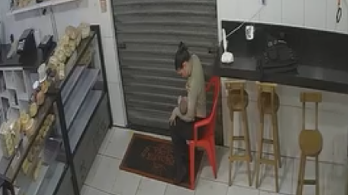 Agente de trânsito acolhe e amamenta bebê durante ocorrência de violência no interior de Alagoas