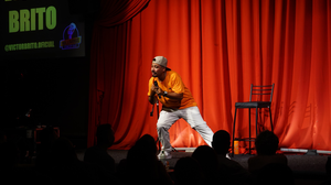 Artista sobe ao palco em Maceió em um momento decisivo da carreira - Foto: Divulgação