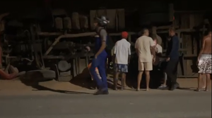 Motorista do veículos ficou preso às ferragens - Foto: Reprodução