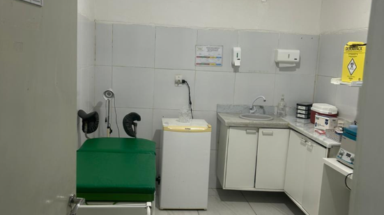 O estabelecimento estava com irregularidades, incluindo ausência de alvará sanitário, de responsável técnico - Foto: Vigilância Sanitária de Maceió