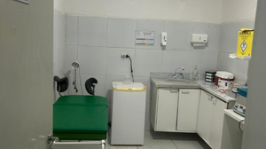 O estabelecimento estava com irregularidades, incluindo ausência de alvará sanitário, de responsável técnico - Foto: Vigilância Sanitária de Maceió