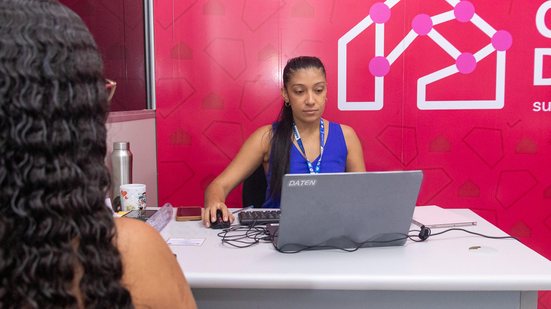 Mulheres em vulnerabilidade podem ter acesso gratuito a absorventes em AL