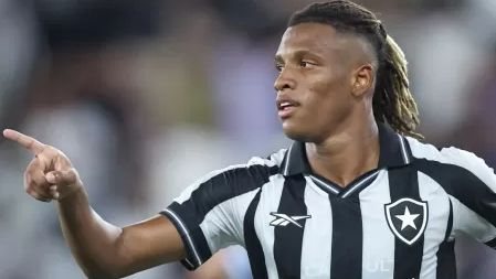 Danilo, craque do Botafogo, fez o gol da vitória sobre o Racing. Resultado classificou o Fogão ao mata-mata - Vitor Silva / Botafogo
