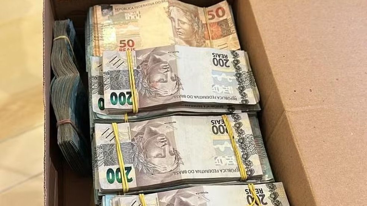 Celulares registrados em nome de mortos foram usados por policiais em corrupção no RJ, diz PF